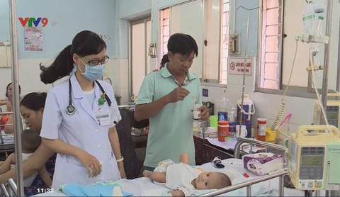 TP.HCM: Trẻ nhập viện do các bệnh mùa nắng nóng gia tăng - Ảnh 1. TP.HCM: Trẻ nhập viện do các bệnh mùa nắng nóng gia tăng - Ảnh 1.