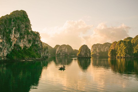 Ngắm Vịnh Hạ Long đẹp từ sáng tới chiều - Ảnh 4. Ngắm Vịnh Hạ Long đẹp từ sáng tới chiều - Ảnh 4.