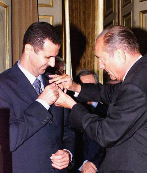Syria trả lại huân chương cho Pháp kèm lời chửi xéo - Ảnh 2. Syria trả lại huân chương cho Pháp kèm lời chửi xéo - Ảnh 2.