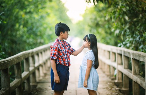 Trẻ em dân tộc thiểu số lần đầu được xem Cô gái đến từ hôm qua - Ảnh 4. Trẻ em dân tộc thiểu số lần đầu được xem Cô gái đến từ hôm qua - Ảnh 4.