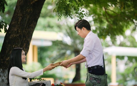 Trẻ em dân tộc thiểu số lần đầu được xem Cô gái đến từ hôm qua - Ảnh 5. Trẻ em dân tộc thiểu số lần đầu được xem Cô gái đến từ hôm qua - Ảnh 5.