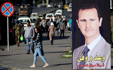 Pháp đòi Bắc đẩu bội tinh đã trao cho tổng thống Syria - Ảnh 2. Pháp đòi Bắc đẩu bội tinh đã trao cho tổng thống Syria - Ảnh 2.