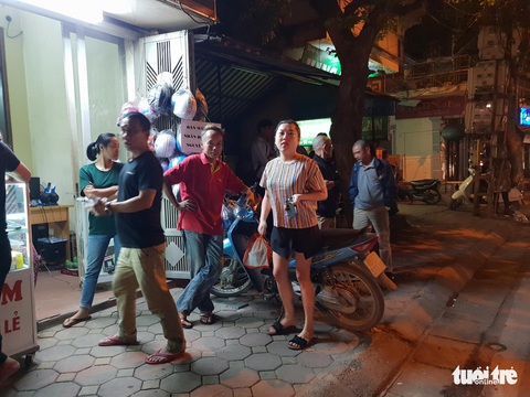 Khám nhà cựu tướng tình báo Phan Hữu Tuấn ở Hà Nội - Ảnh 4. Khám nhà cựu tướng tình báo Phan Hữu Tuấn ở Hà Nội - Ảnh 4.
