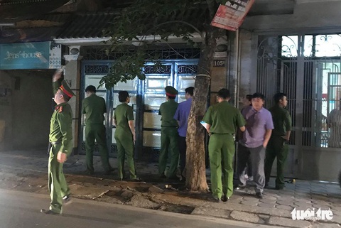 Khám nhà cựu tướng tình báo Phan Hữu Tuấn ở Hà Nội - Ảnh 2. Khám nhà cựu tướng tình báo Phan Hữu Tuấn ở Hà Nội - Ảnh 2.