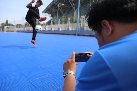 Khuấy động trào lưu lơ lửng chậm cùng freestyle football và parkour - Ảnh 2. Khuấy động trào lưu lơ lửng chậm cùng freestyle football và parkour - Ảnh 2.
