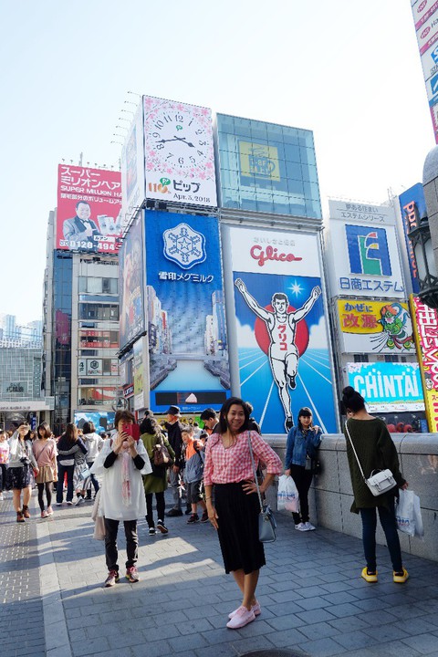 Đến Osaka, không thể bỏ qua biển hiệu Glico Man nổi tiếng Nhật Bản - Ảnh 1. Đến Osaka, không thể bỏ qua biển hiệu Glico Man nổi tiếng Nhật Bản - Ảnh 1.