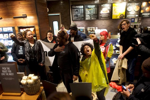 Starbucks Mỹ sẽ đóng cửa để tập huấn chống định kiến chủng tộc - Ảnh 1. Starbucks Mỹ sẽ đóng cửa để tập huấn chống định kiến chủng tộc - Ảnh 1.