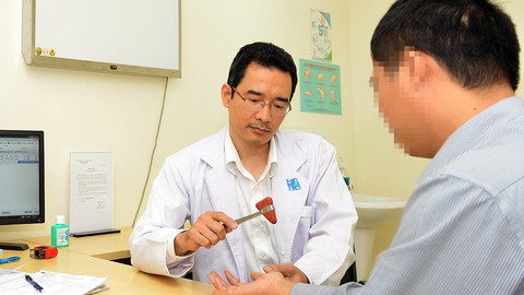 Khi người trẻ đi khập khiễng - Ảnh 1. Khi người trẻ đi khập khiễng - Ảnh 1.