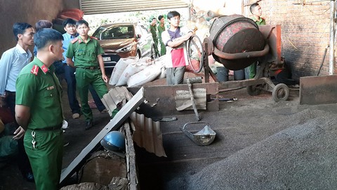Nhiều tấn sản phẩm từ lò cà phê trộn pin đã ra thị trường - Ảnh 2. Nhiều tấn sản phẩm từ lò cà phê trộn pin đã ra thị trường - Ảnh 2.