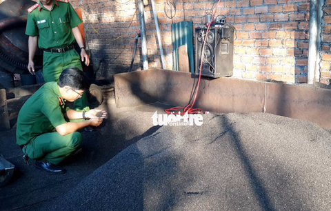 Hàng trăm tấn cà phê nhuộm pin được bán đi đâu? - Ảnh 1. Hàng trăm tấn cà phê nhuộm pin được bán đi đâu? - Ảnh 1.