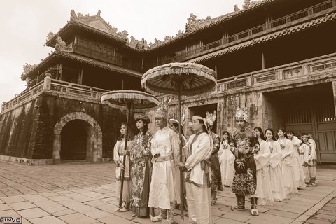 Độc đáo bộ ảnh kỷ yếu Hoàng cung của sinh viên Huế - Ảnh 1. Độc đáo bộ ảnh kỷ yếu Hoàng cung của sinh viên Huế - Ảnh 1.