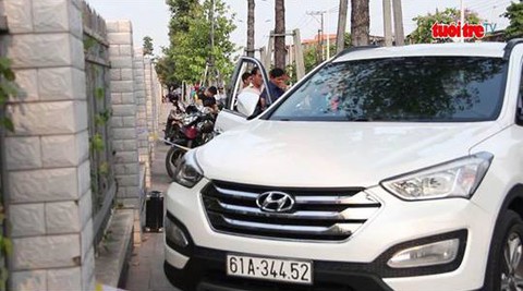 Đập kính xe hơi trộm hơn 1 tỷ đồng - Ảnh 2. Đập kính xe hơi trộm hơn 1 tỷ đồng - Ảnh 2.