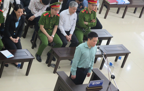 Hà Văn Thắm: Dựng 6 nữ giám đốc quanh mình có mục đích - Ảnh 1. Hà Văn Thắm: Dựng 6 nữ giám đốc quanh mình có mục đích - Ảnh 1.