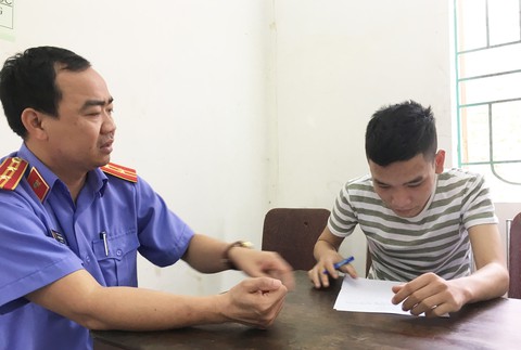 Bắt hai nghi phạm chiếm tài khoản Facebook lừa tiền tỉ - Ảnh 1. Bắt hai nghi phạm chiếm tài khoản Facebook lừa tiền tỉ - Ảnh 1.