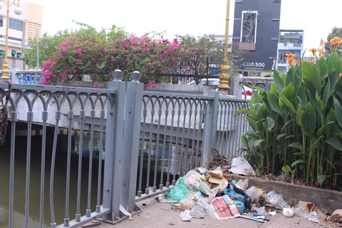 Sài Gòn ra đường là gặp rác thải - Ảnh 5. Sài Gòn ra đường là gặp rác thải - Ảnh 5.