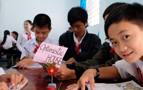Dạy tiếng Anh để mở cửa ra thế giới rộng lớn - Ảnh 1. Dạy tiếng Anh để mở cửa ra thế giới rộng lớn - Ảnh 1.