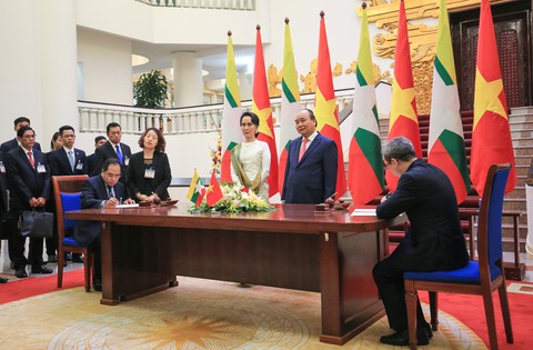 Cố vấn Nhà nước Myanmar San Suu Kyi lần đầu tiên thăm Việt Nam - Ảnh 2. Cố vấn Nhà nước Myanmar San Suu Kyi lần đầu tiên thăm Việt Nam - Ảnh 2.