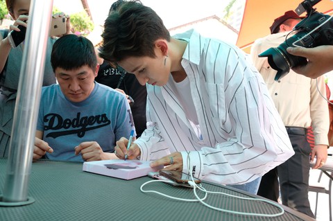 Kim Samuel: Tôi muốn ăn phở, mặc áo dài và du lịch Việt Nam - Ảnh 7. Kim Samuel: Tôi muốn ăn phở, mặc áo dài và du lịch Việt Nam - Ảnh 7.