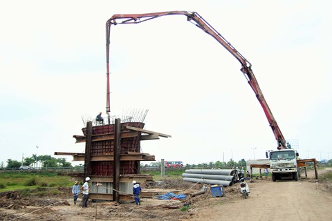 Ì ạch cao tốc miền Tây - Ảnh 4. Ì ạch cao tốc miền Tây - Ảnh 4.