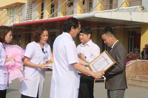 Vượt trên 200 km trong đêm hiến máu hiếm cứu người - Ảnh 1. Vượt trên 200 km trong đêm hiến máu hiếm cứu người - Ảnh 1.