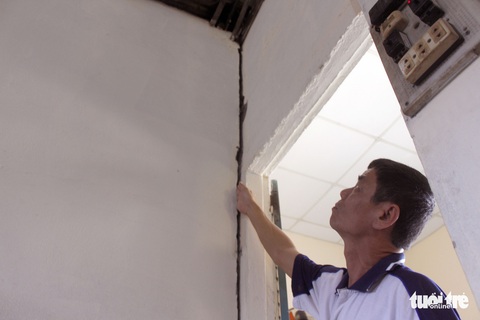 Hàng chục nhà dân Cần Thơ nứt toác tường, nền - Ảnh 2. Hàng chục nhà dân Cần Thơ nứt toác tường, nền - Ảnh 2.