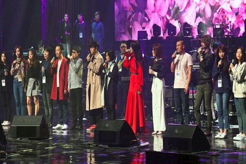 Ông Kim Jong Un vỗ tay theo nhạc khi coi K-pop biểu diễn - Ảnh 4. Ông Kim Jong Un vỗ tay theo nhạc khi coi K-pop biểu diễn - Ảnh 4.
