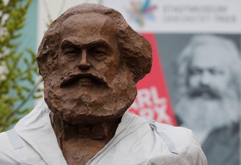 Cháy hàng đồng euro kỷ niệm 200 năm ngày sinh Karl Marx - Ảnh 2. Cháy hàng đồng euro kỷ niệm 200 năm ngày sinh Karl Marx - Ảnh 2.