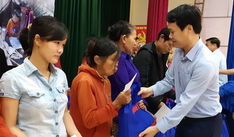 Nhịp cầu Nhân ái đến với dân nghèo Hà Tĩnh - Ảnh 2. Nhịp cầu Nhân ái đến với dân nghèo Hà Tĩnh - Ảnh 2.