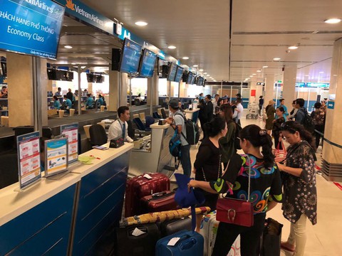 1 tháng, 40 vụ ảnh hưởng an ninh an toàn hàng không sân bay Tân Sơn Nhất - Ảnh 1. 1 tháng, 40 vụ ảnh hưởng an ninh an toàn hàng không sân bay Tân Sơn Nhất - Ảnh 1.