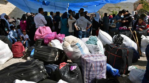 Hàng ngàn người tị nạn Syria bị trục xuất khỏi Libăng - Ảnh 1. Hàng ngàn người tị nạn Syria bị trục xuất khỏi Libăng - Ảnh 1.
