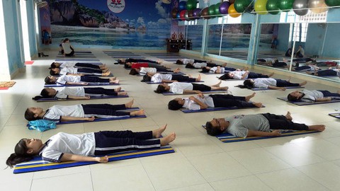 Tập… ngủ cho học sinh - Ảnh 1. Tập… ngủ cho học sinh - Ảnh 1.