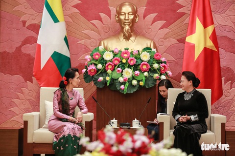 Tổng bí thư Nguyễn Phú Trọng tiếp thân mật bà San Suu Kyi - Ảnh 2. Tổng bí thư Nguyễn Phú Trọng tiếp thân mật bà San Suu Kyi - Ảnh 2.