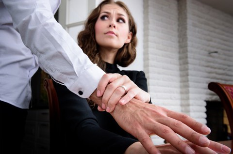 Nhận biết về quấy rối tình dục ở nơi làm việc - Ảnh 3. Nhận biết về quấy rối tình dục ở nơi làm việc - Ảnh 3.