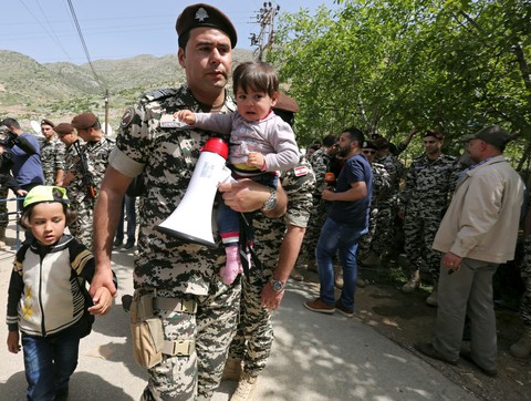 Hàng ngàn người tị nạn Syria bị trục xuất khỏi Libăng - Ảnh 2. Hàng ngàn người tị nạn Syria bị trục xuất khỏi Libăng - Ảnh 2.