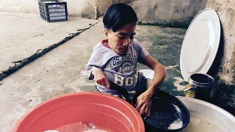 Tình yêu cứu lấy cuộc đời - Ảnh 2. Tình yêu cứu lấy cuộc đời - Ảnh 2.