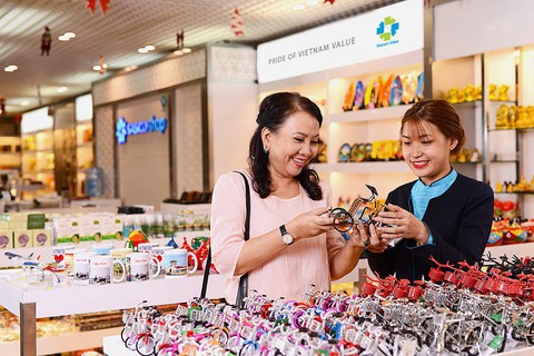 Đến sân bay nhận quà từ SASCO - Ảnh 1. Đến sân bay nhận quà từ SASCO - Ảnh 1.