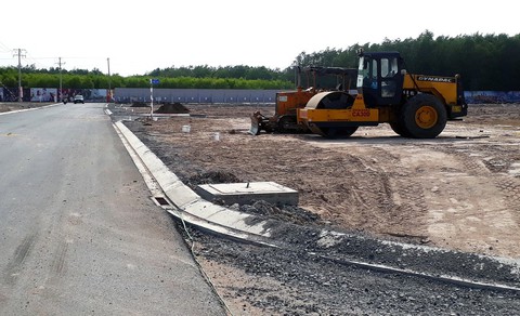 Long Thành nóng đất quanh sân bay, mua rồi để đó - Ảnh 1. Long Thành nóng đất quanh sân bay, mua rồi để đó - Ảnh 1.