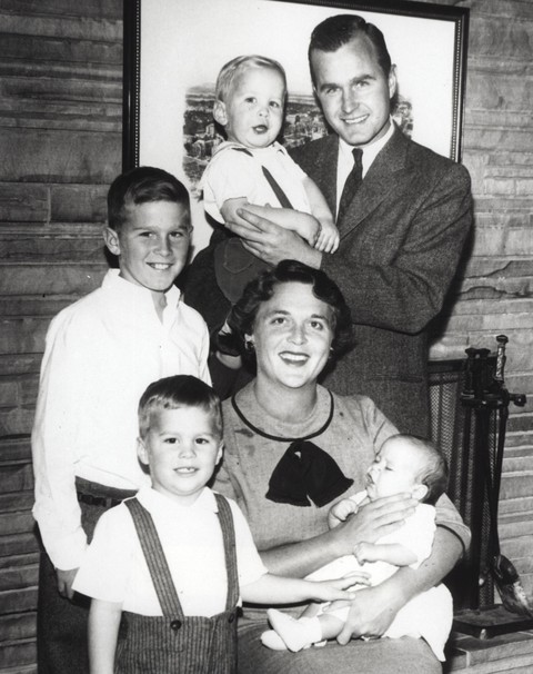 Barbara Bush dành cả đời chăm chút chồng và 5 con - Ảnh 8. Barbara Bush dành cả đời chăm chút chồng và 5 con - Ảnh 8.