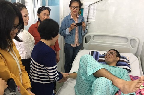 Hơn 300 triệu đồng giúp đỡ em học sinh của Nhịp cầu nhân ái - Ảnh 1. Hơn 300 triệu đồng giúp đỡ em học sinh của Nhịp cầu nhân ái - Ảnh 1.