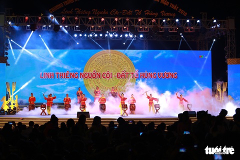 Hàng vạn khách xem show nghệ thuật mừng Giỗ Tổ Hùng Vương - Ảnh 3. Hàng vạn khách xem show nghệ thuật mừng Giỗ Tổ Hùng Vương - Ảnh 3.