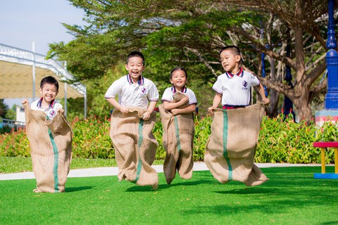 Trải nghiệm mùa hè thú vị tại học viện Anh Quốc UK - Ảnh 1. Trải nghiệm mùa hè thú vị tại học viện Anh Quốc UK - Ảnh 1.