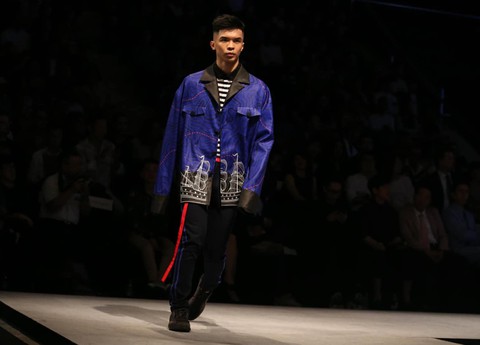 Bùi Tiến Dũng U23 Việt Nam đốt nóng sàn diễn thời trang quốc tế - Ảnh 10. Bùi Tiến Dũng U23 Việt Nam đốt nóng sàn diễn thời trang quốc tế - Ảnh 10.