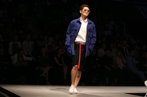 Bùi Tiến Dũng U23 Việt Nam đốt nóng sàn diễn thời trang quốc tế - Ảnh 12. Bùi Tiến Dũng U23 Việt Nam đốt nóng sàn diễn thời trang quốc tế - Ảnh 12.