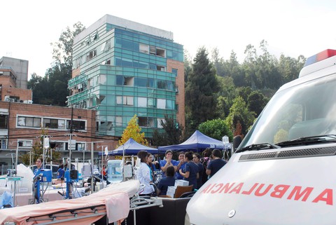 Nổ khí gas, thổi bay cả góc bệnh viện Chile - Ảnh 3. Nổ khí gas, thổi bay cả góc bệnh viện Chile - Ảnh 3.