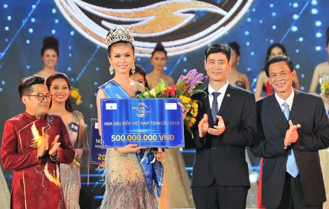 Hoa hậu biển Việt Nam toàn cầu không nhớ nổi 12 huyện đảo - Ảnh 2. Hoa hậu biển Việt Nam toàn cầu không nhớ nổi 12 huyện đảo - Ảnh 2.