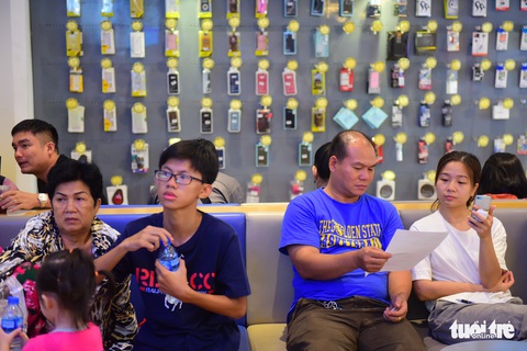 Người Sài Gòn hối hả cập nhật ảnh chân dung thuê bao - Ảnh 14. Người Sài Gòn hối hả cập nhật ảnh chân dung thuê bao - Ảnh 14.