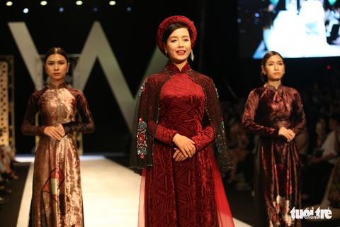 Chiều Xuân là hoàng hậu, Ngọc Trinh là công chúa diễn thời trang - Ảnh 2. Chiều Xuân là hoàng hậu, Ngọc Trinh là công chúa diễn thời trang - Ảnh 2.