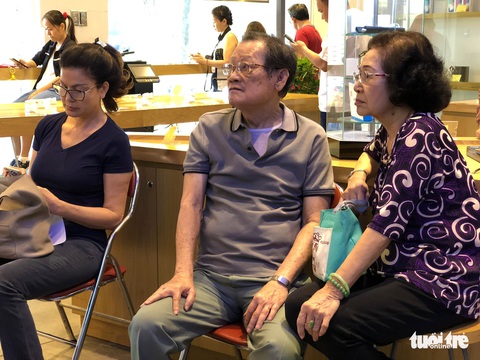 Người Sài Gòn hối hả cập nhật ảnh chân dung thuê bao - Ảnh 11. Người Sài Gòn hối hả cập nhật ảnh chân dung thuê bao - Ảnh 11.