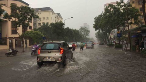 Dân Hà Nội dò điểm ngập qua điện thoại miễn phí - Ảnh 1. Dân Hà Nội dò điểm ngập qua điện thoại miễn phí - Ảnh 1.