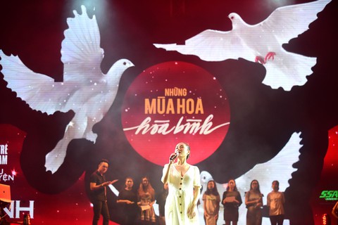 Câu chuyện hòa bình sẽ viết tiếp những mùa hoa... - Ảnh 6. Câu chuyện hòa bình sẽ viết tiếp những mùa hoa... - Ảnh 6.